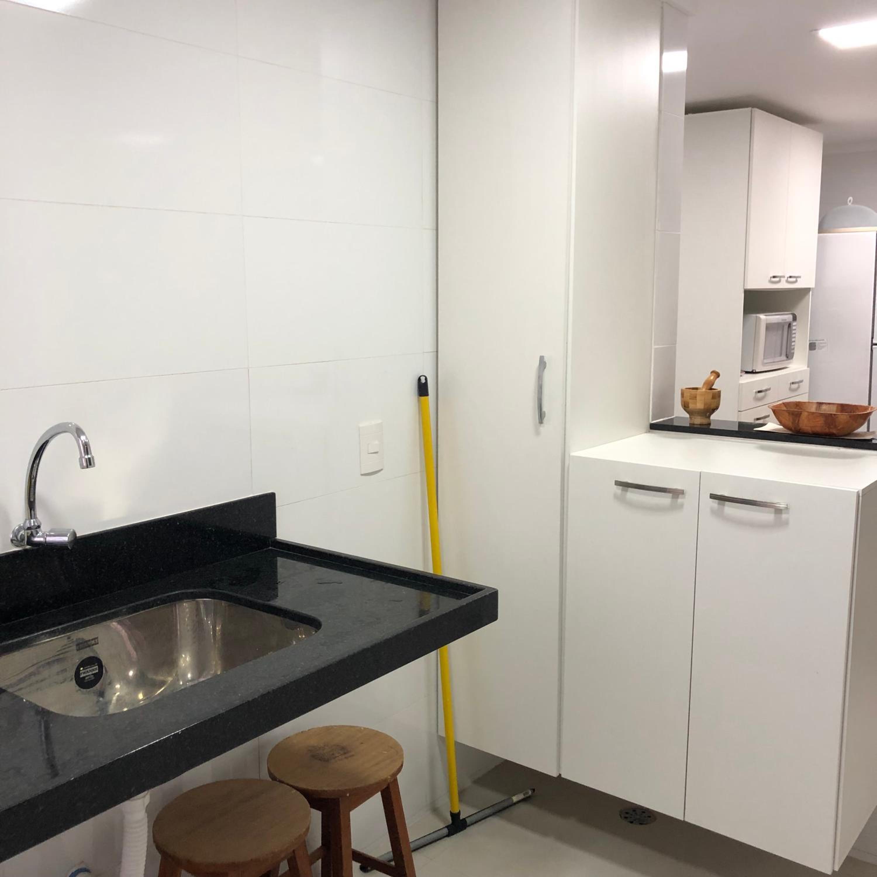 Alto padrão - Apartamento de 3 Quartos na badalada Praia do Morro a poucos passos da Areia - Elevador -Wi-Fi