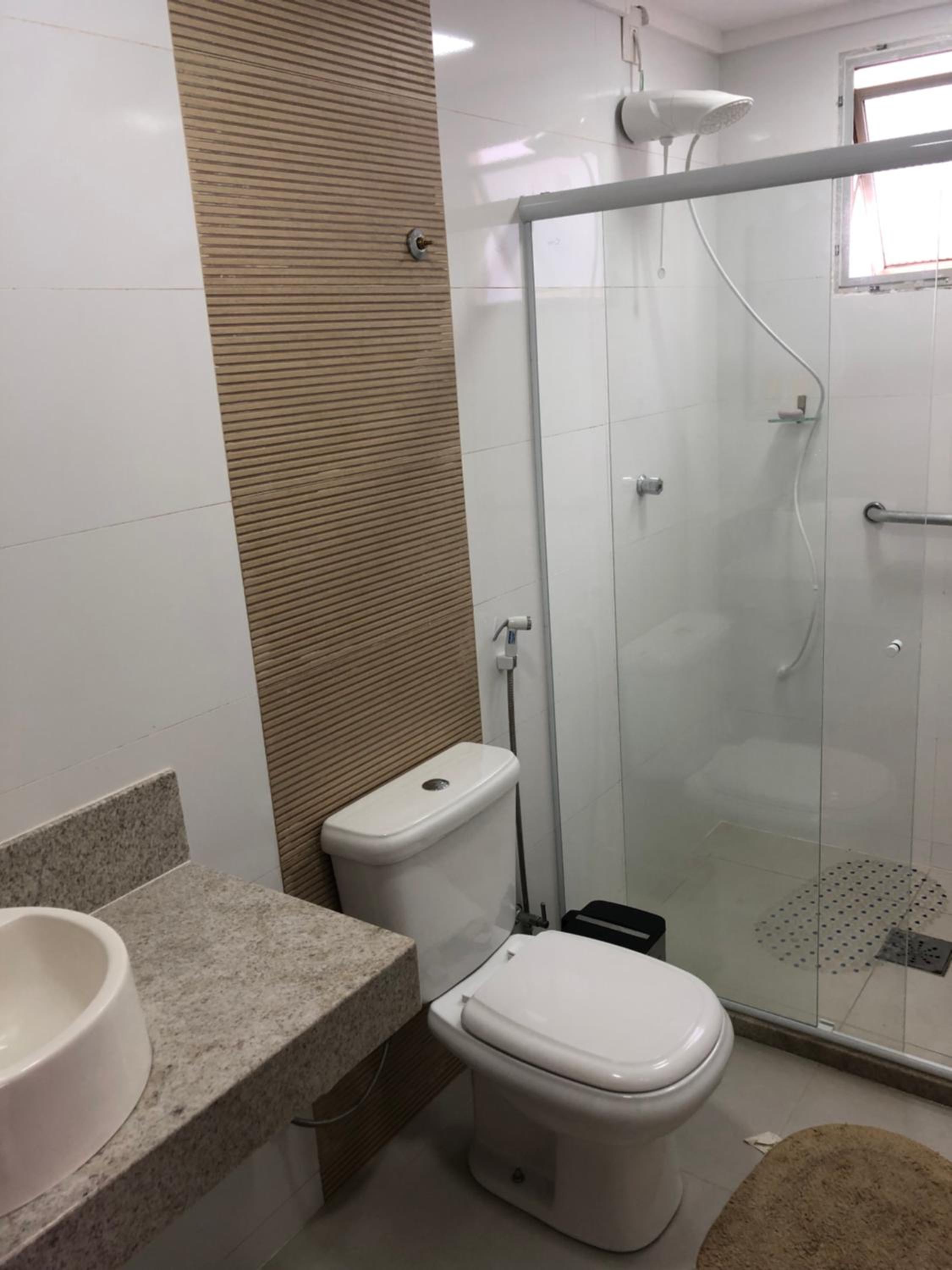 Alto padrão - Apartamento de 3 Quartos na badalada Praia do Morro a poucos passos da Areia - Elevador -Wi-Fi