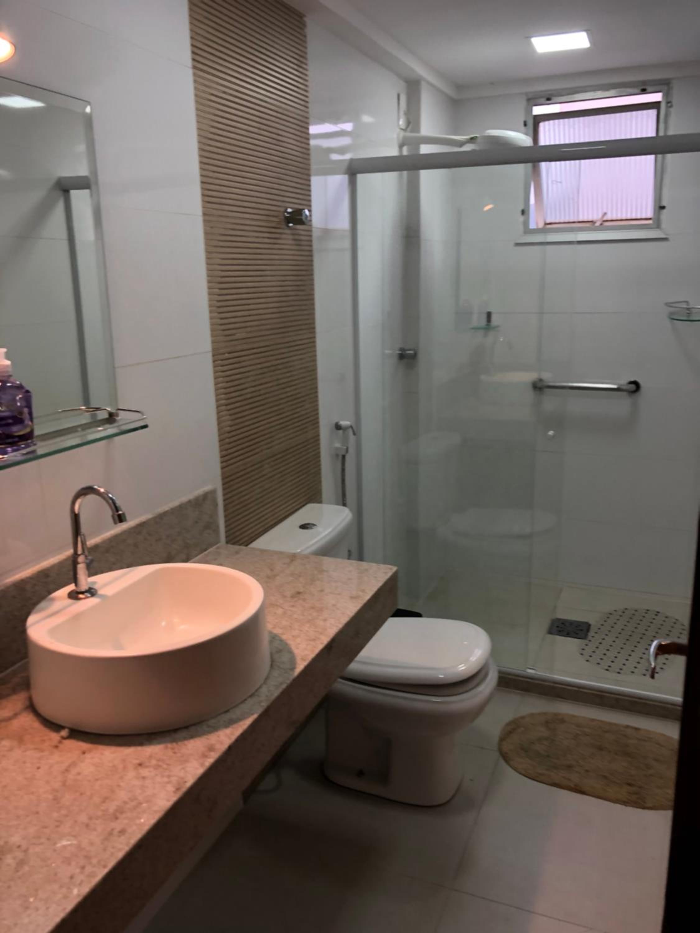 Alto padrão - Apartamento de 3 Quartos na badalada Praia do Morro a poucos passos da Areia - Elevador -Wi-Fi