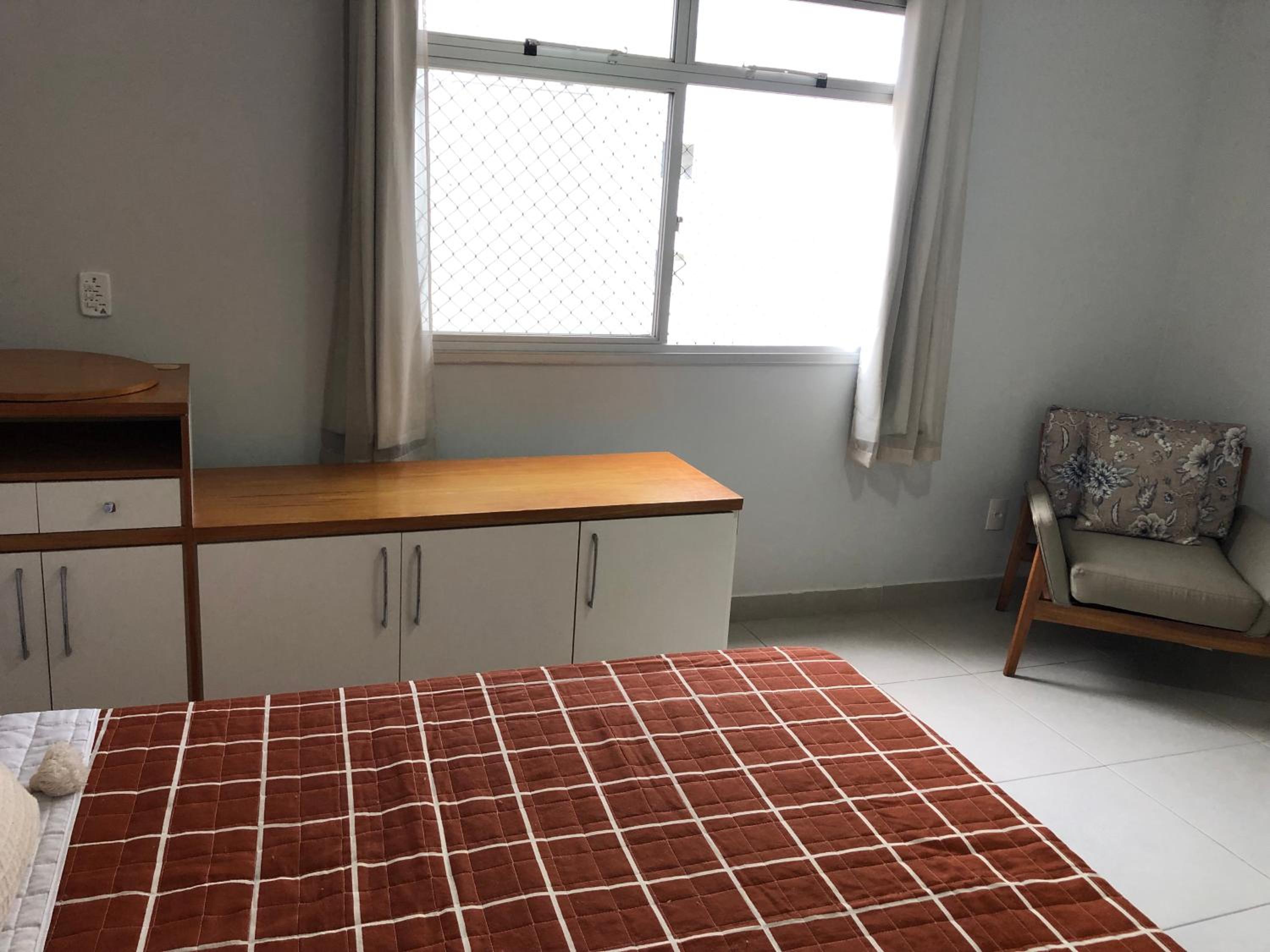 Alto padrão - Apartamento de 3 Quartos na badalada Praia do Morro a poucos passos da Areia - Elevador -Wi-Fi
