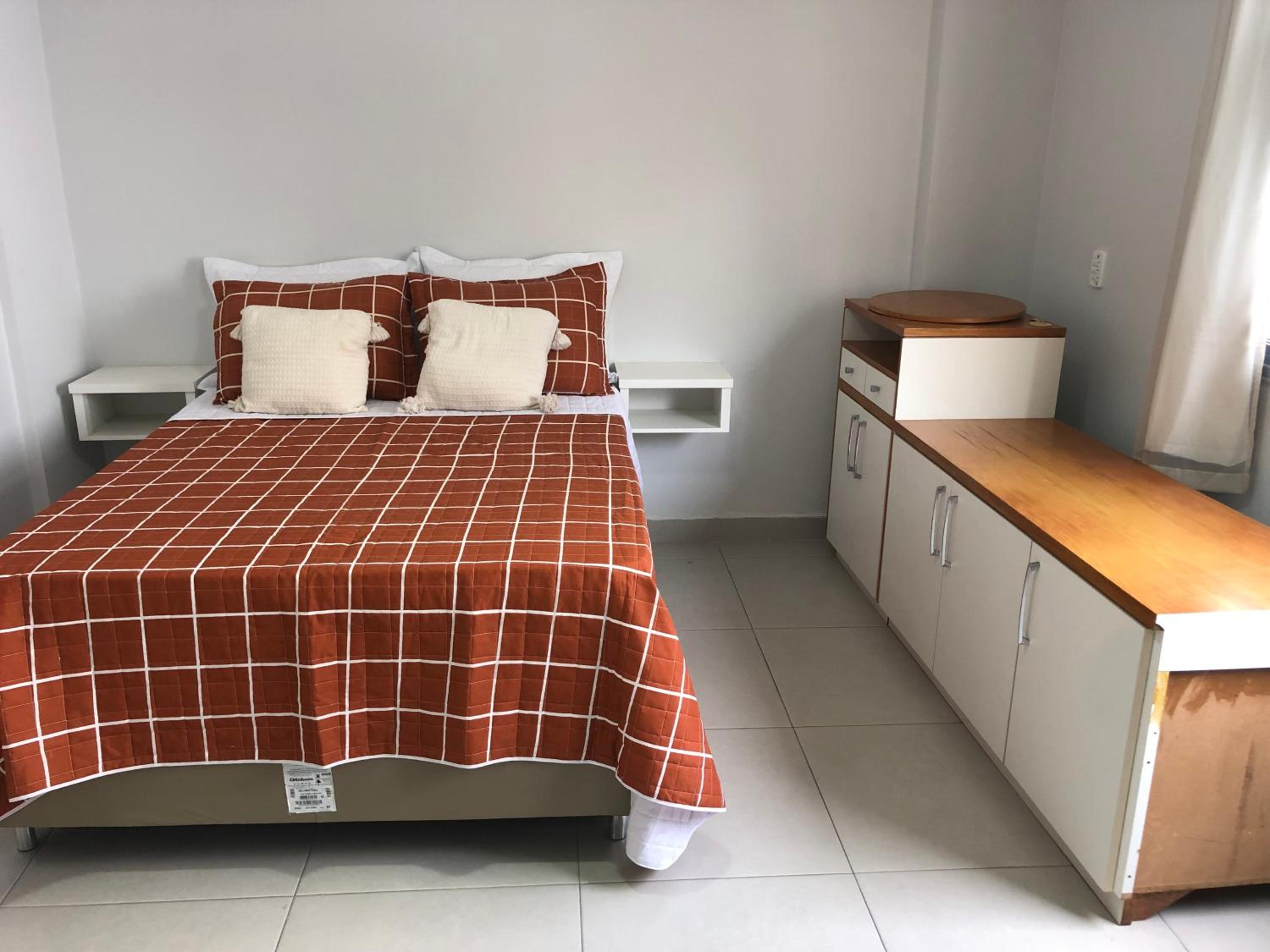 Alto padrão - Apartamento de 3 Quartos na badalada Praia do Morro a poucos passos da Areia - Elevador -Wi-Fi