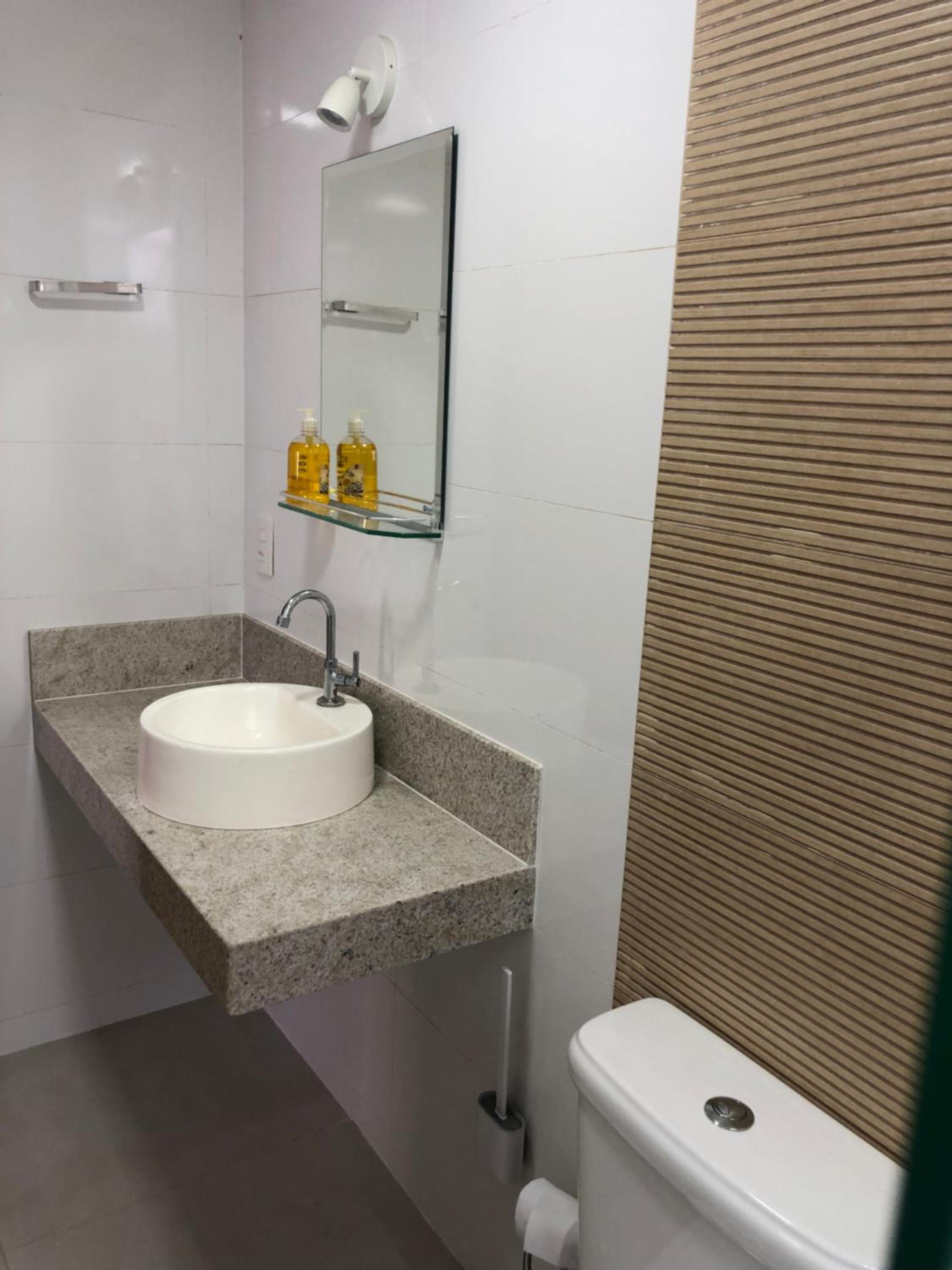 Alto padrão - Apartamento de 3 Quartos na badalada Praia do Morro a poucos passos da Areia - Elevador -Wi-Fi