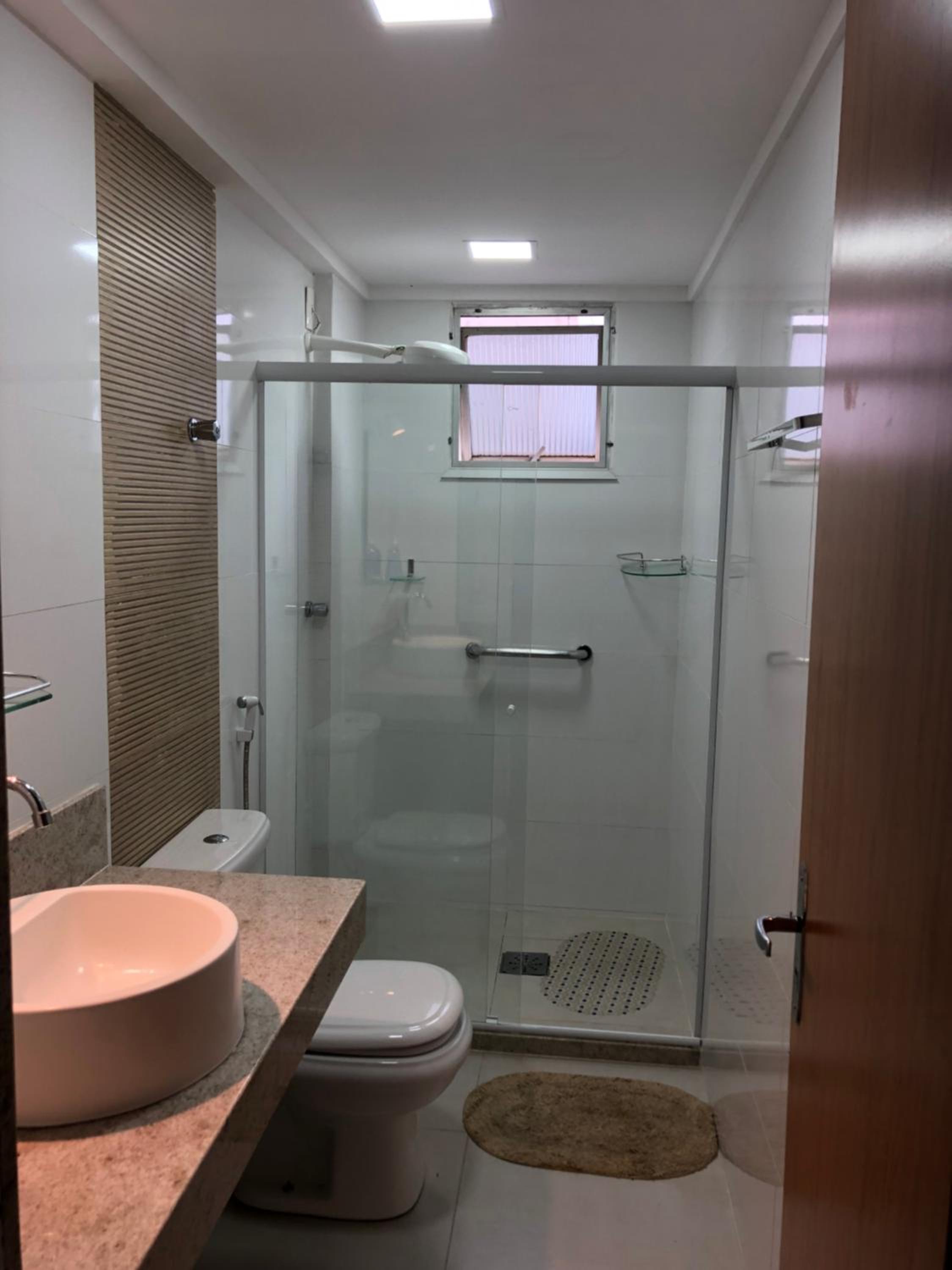 Alto padrão - Apartamento de 3 Quartos na badalada Praia do Morro a poucos passos da Areia - Elevador -Wi-Fi