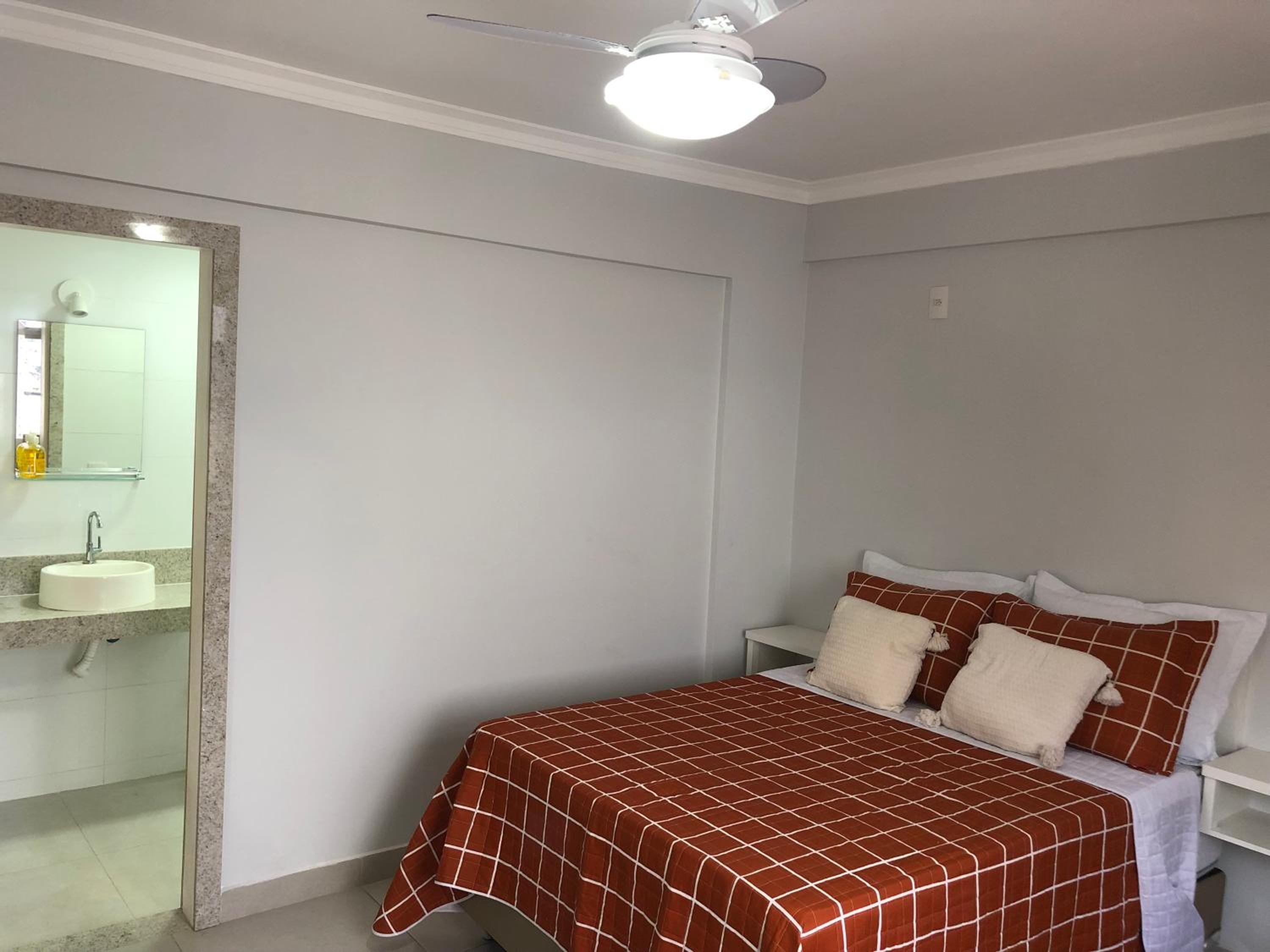 Alto padrão - Apartamento de 3 Quartos na badalada Praia do Morro a poucos passos da Areia - Elevador -Wi-Fi