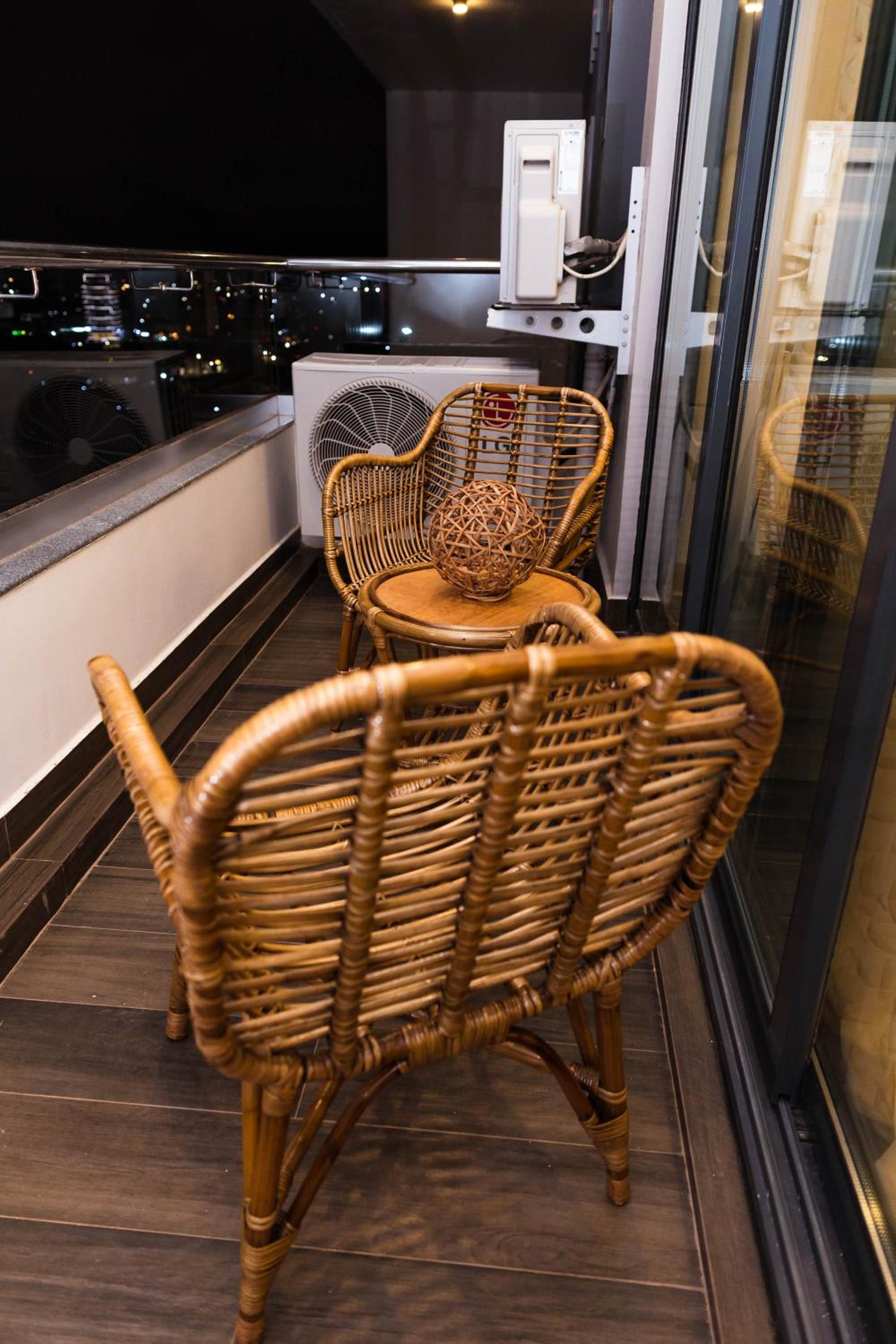 Chic Retreat - 1-Bedroom Haven view 2