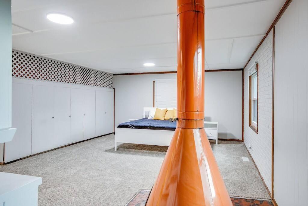 Modern Cozy Home 4 min Drive from Notre Dame view 3