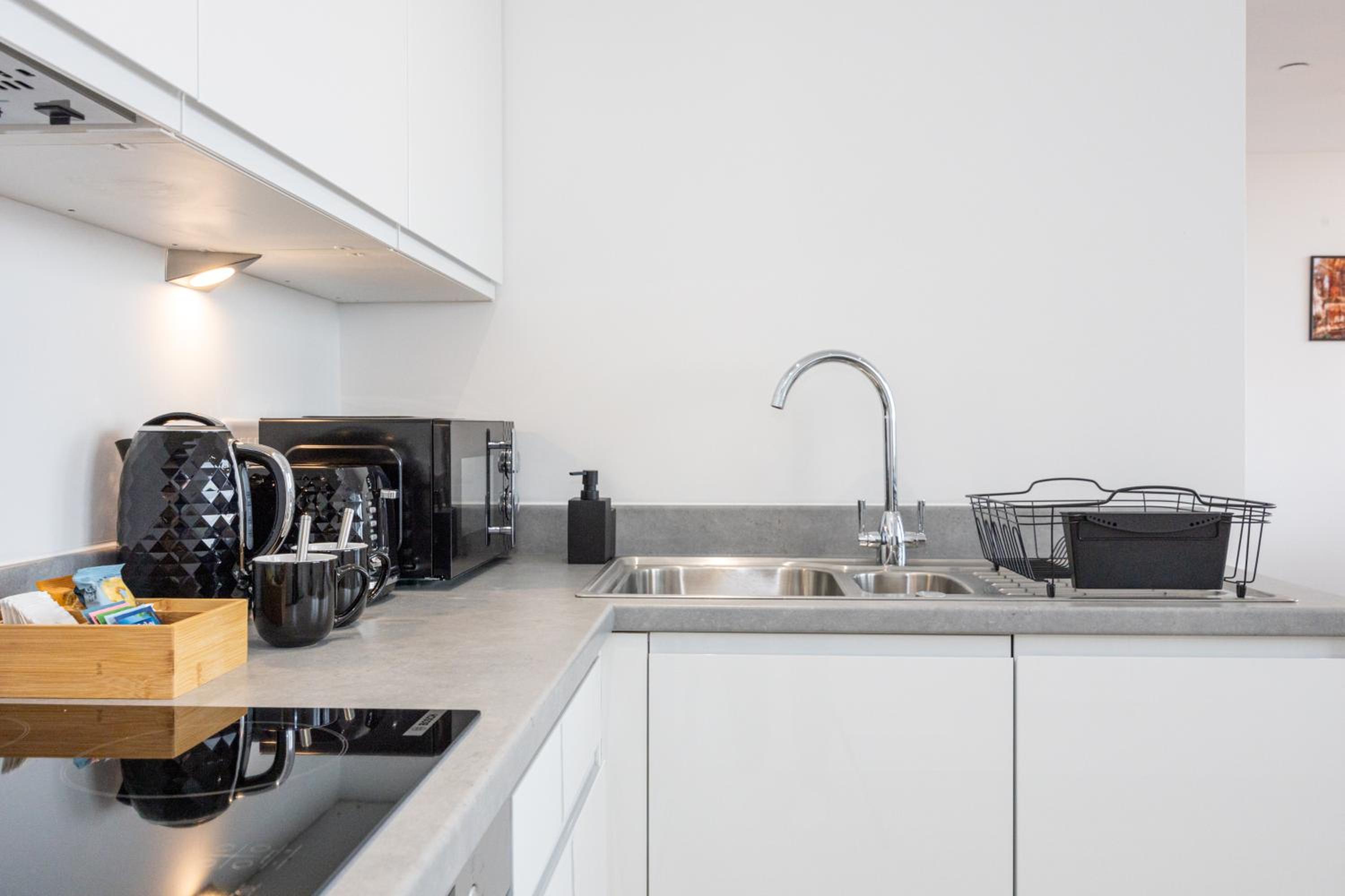 Chic Luxury Apartment near Old Trafford Stadiums Manchester view 3