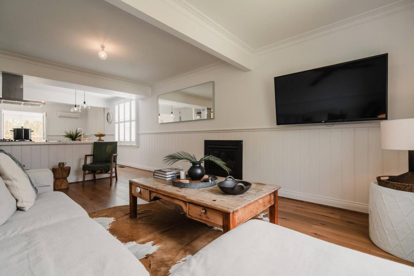 Hamptons On Selby- Barwon Heads. Family and couples beach escape