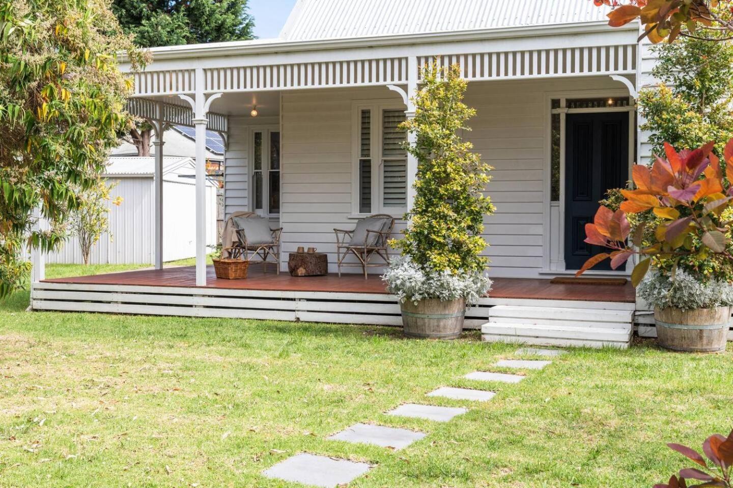 Hamptons On Selby- Barwon Heads. Family and couples beach escape