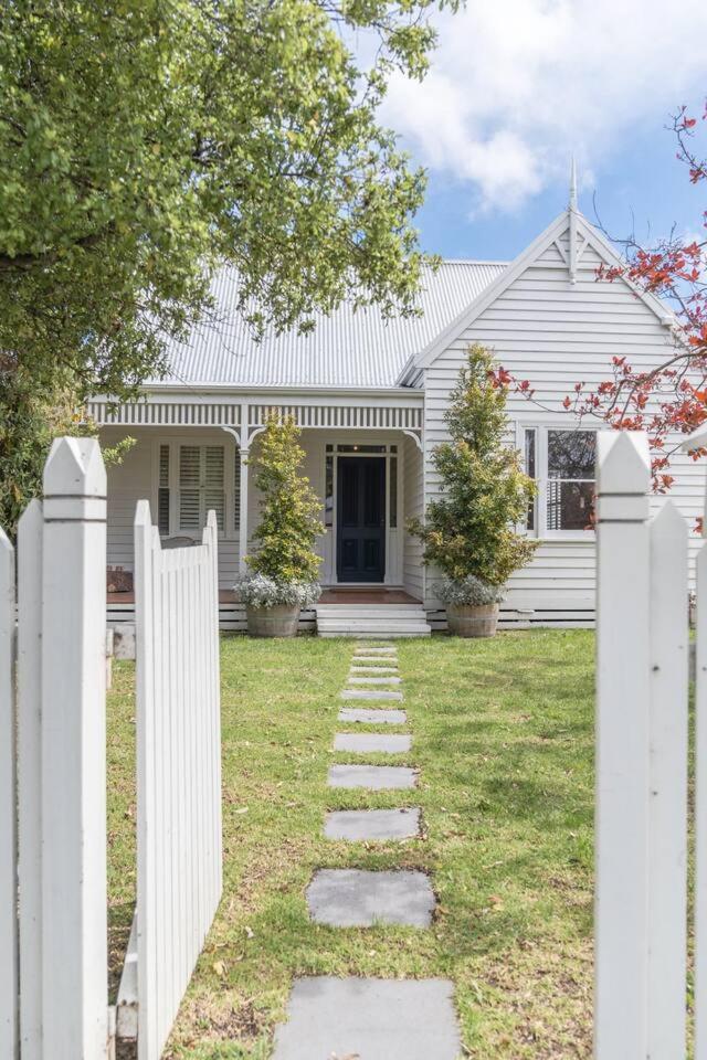 Hamptons On Selby- Barwon Heads. Family and couples beach escape