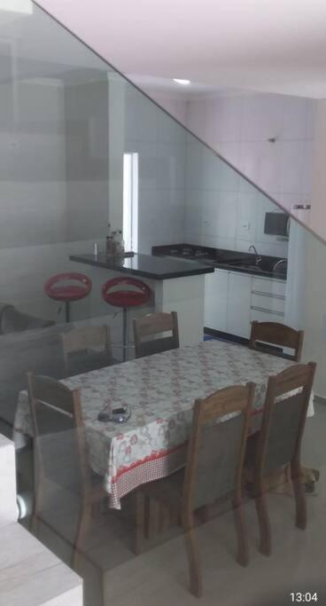 Sobrado duas quadras da praia