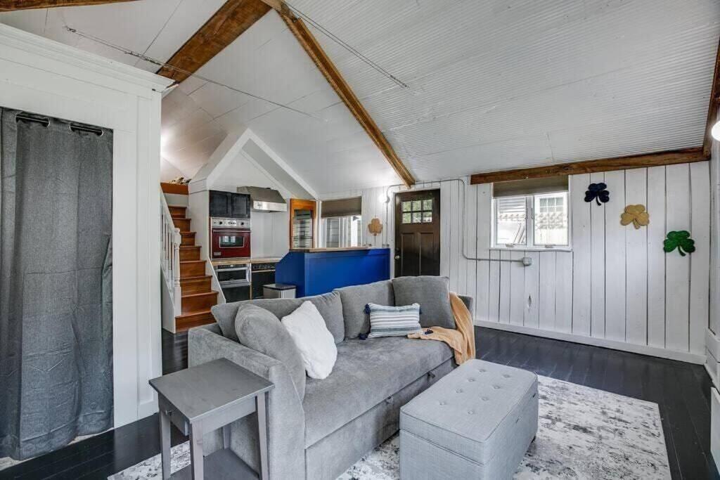 Cozy Bungalow 7 Blocks from ND Campus view 4