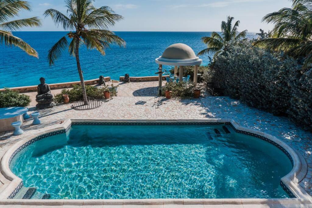 Private villa with exclusive ocean access