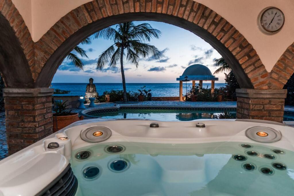 Private villa with exclusive ocean access