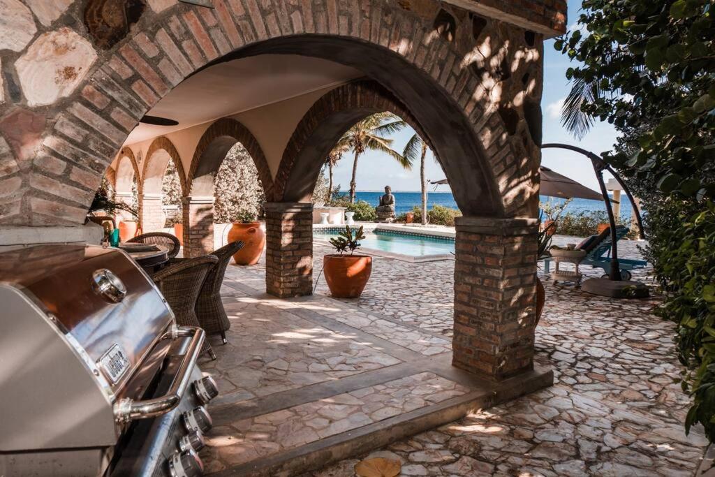 Private villa with exclusive ocean access