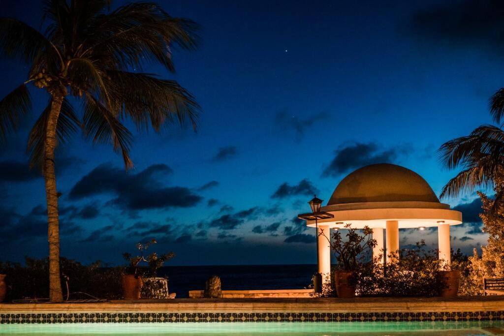 Private villa with exclusive ocean access
