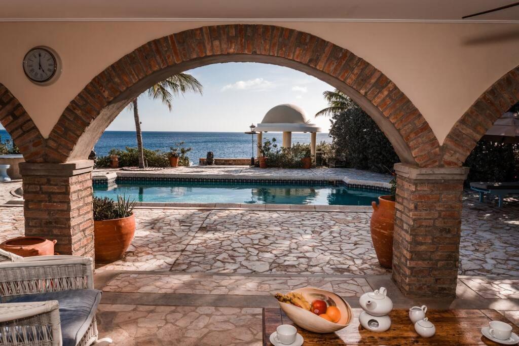 Private villa with exclusive ocean access