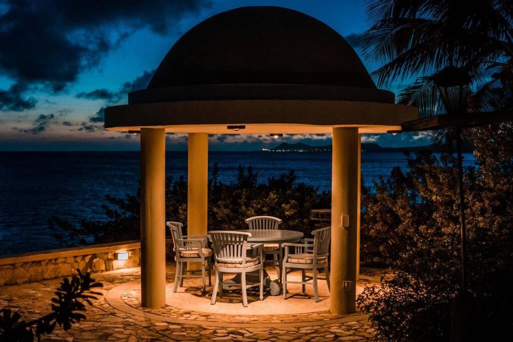 Private villa with exclusive ocean access