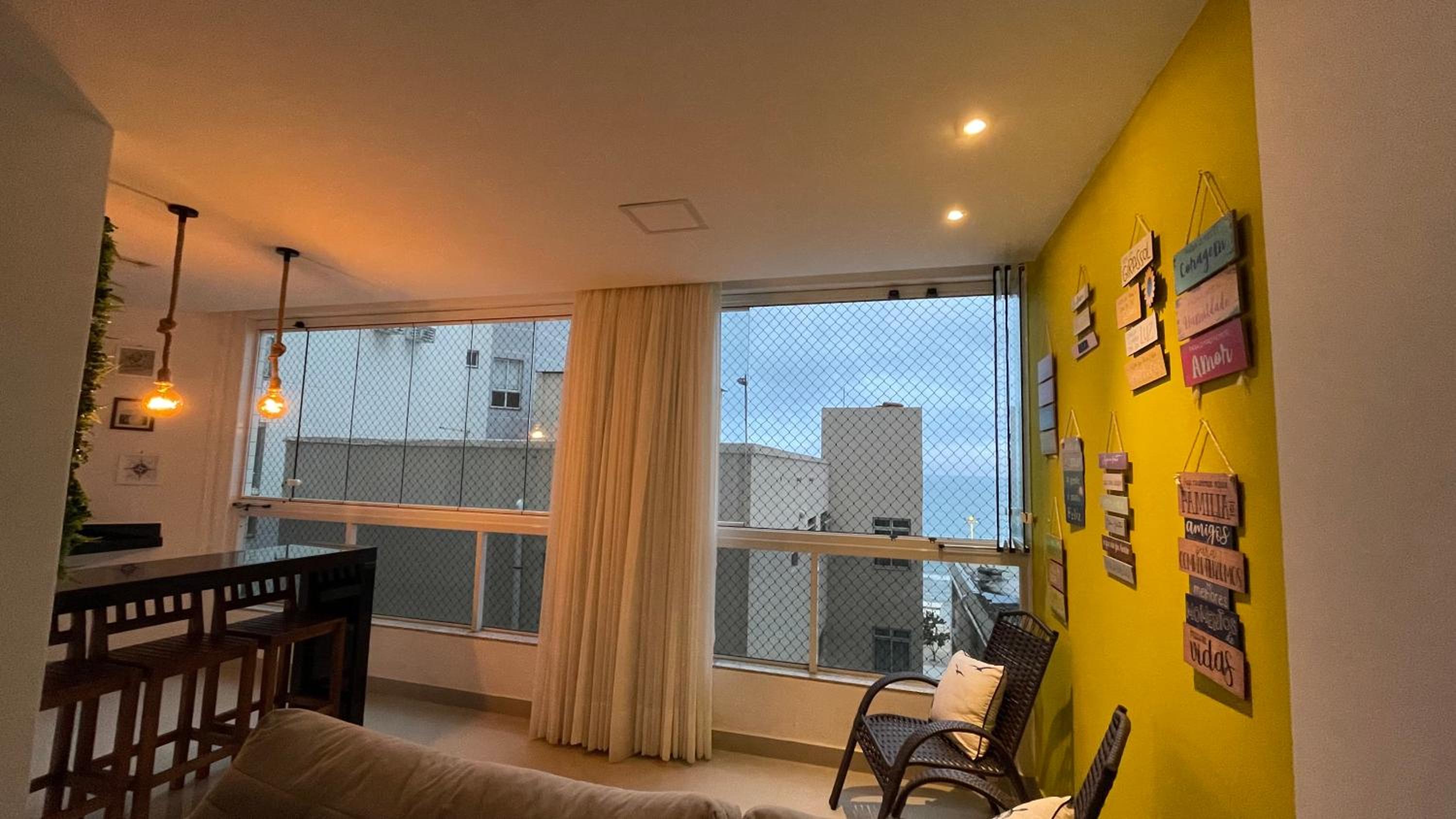 Apê MegaSofá - 3 quartos com Vista mar na Praia do Morro e 2 vagas garagem