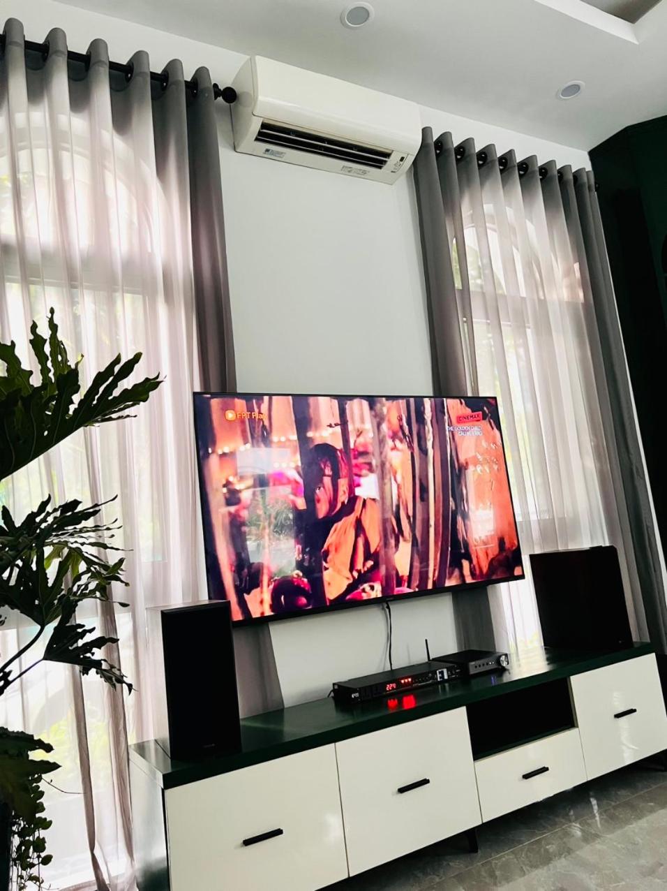 Villa 5 bedrooms in Vinhome Ocean Park