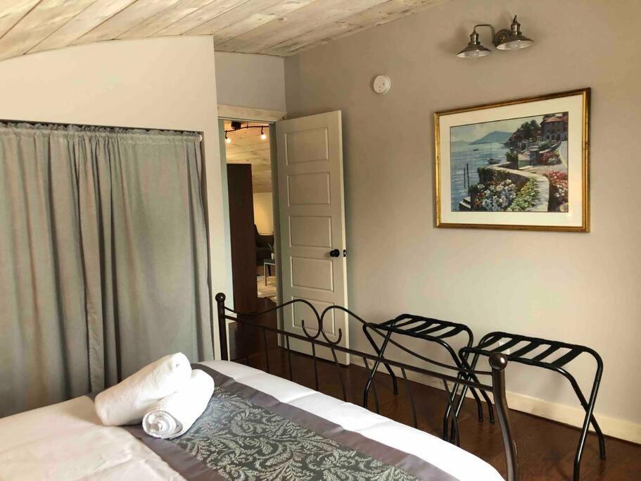 Escape, mins from Airport, EY Centre, Casino, Golf