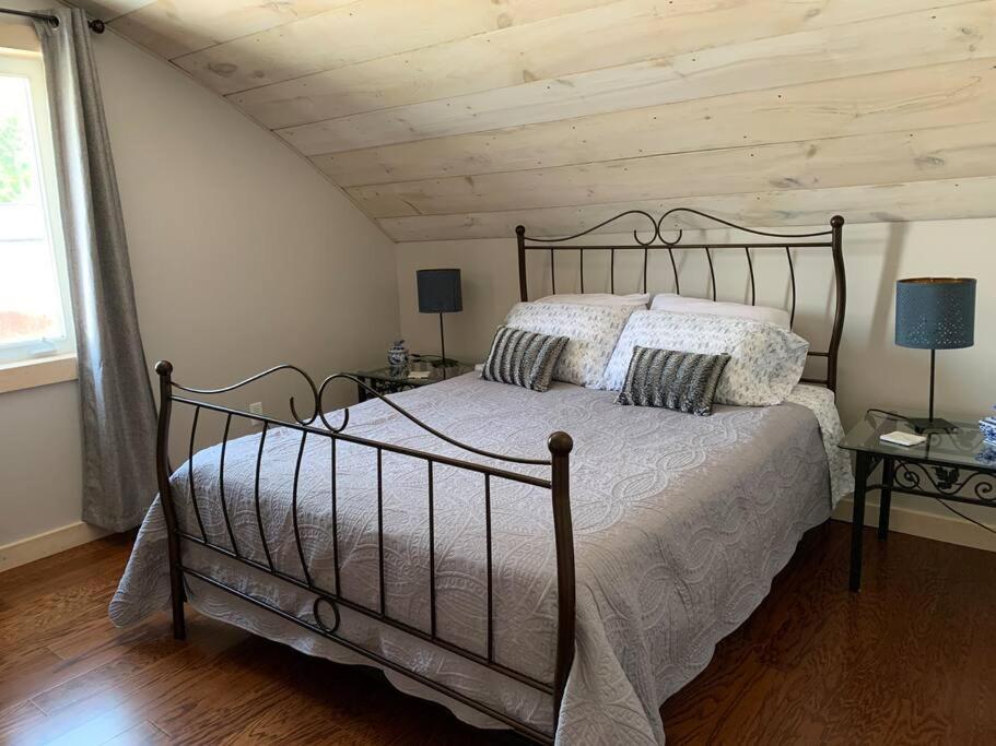 Escape, mins from Airport, EY Centre, Casino, Golf