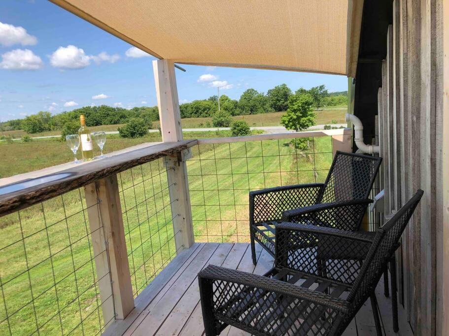 Escape, mins from Airport, EY Centre, Casino, Golf