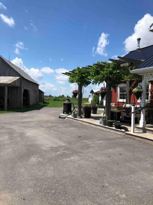 Escape, mins from Airport, EY Centre, Casino, Golf