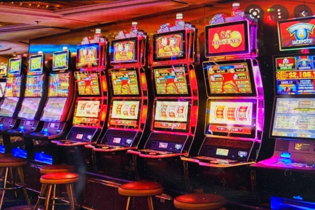 Escape, mins from Airport, EY Centre, Casino, Golf