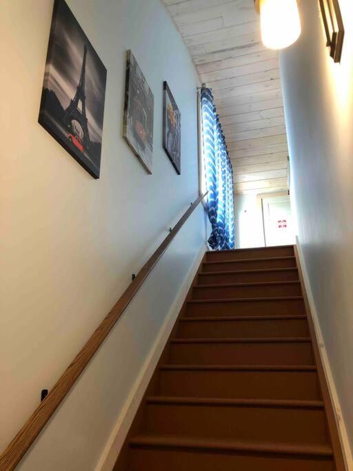 Escape, mins from Airport, EY Centre, Casino, Golf
