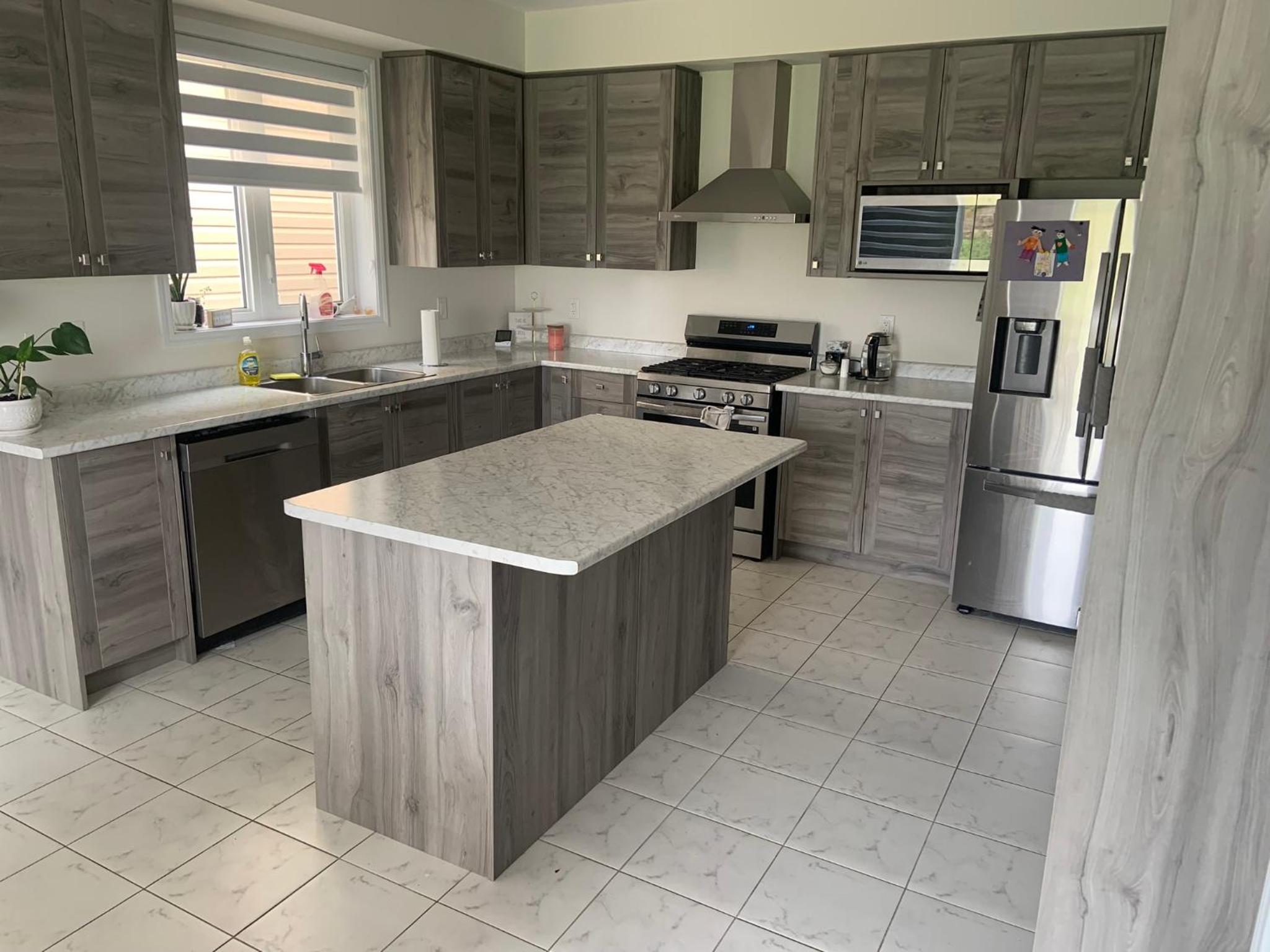 Niagara- Beautiful cozy Sunfilled big complete house minutes drive from Falls