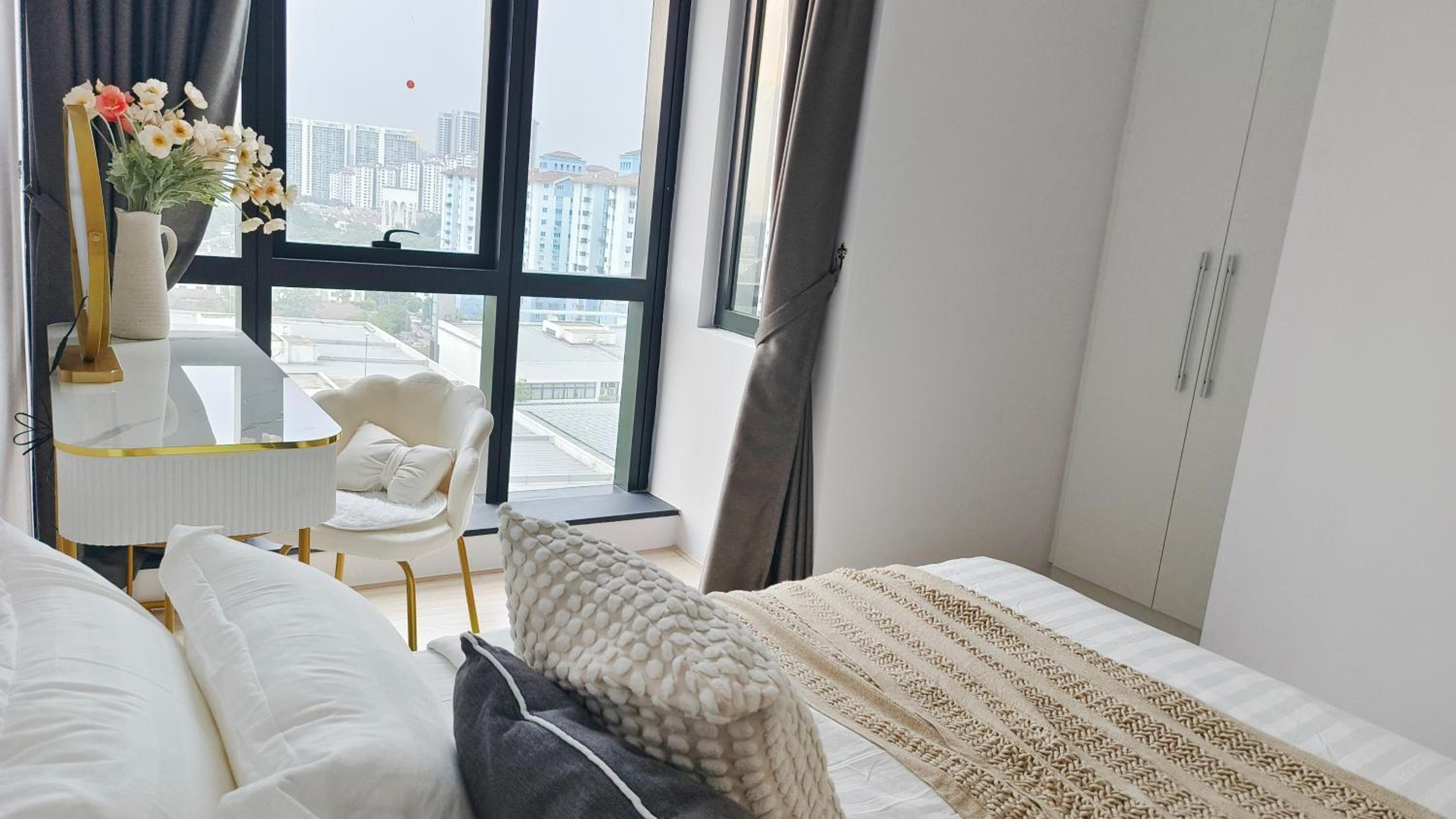 A1. The Ins @ Aurpra Place beside Pavillion Bukit Jalil