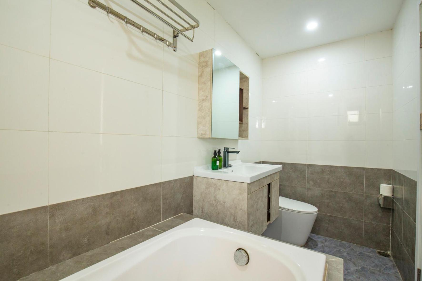 The Valley - Westlake Apartment