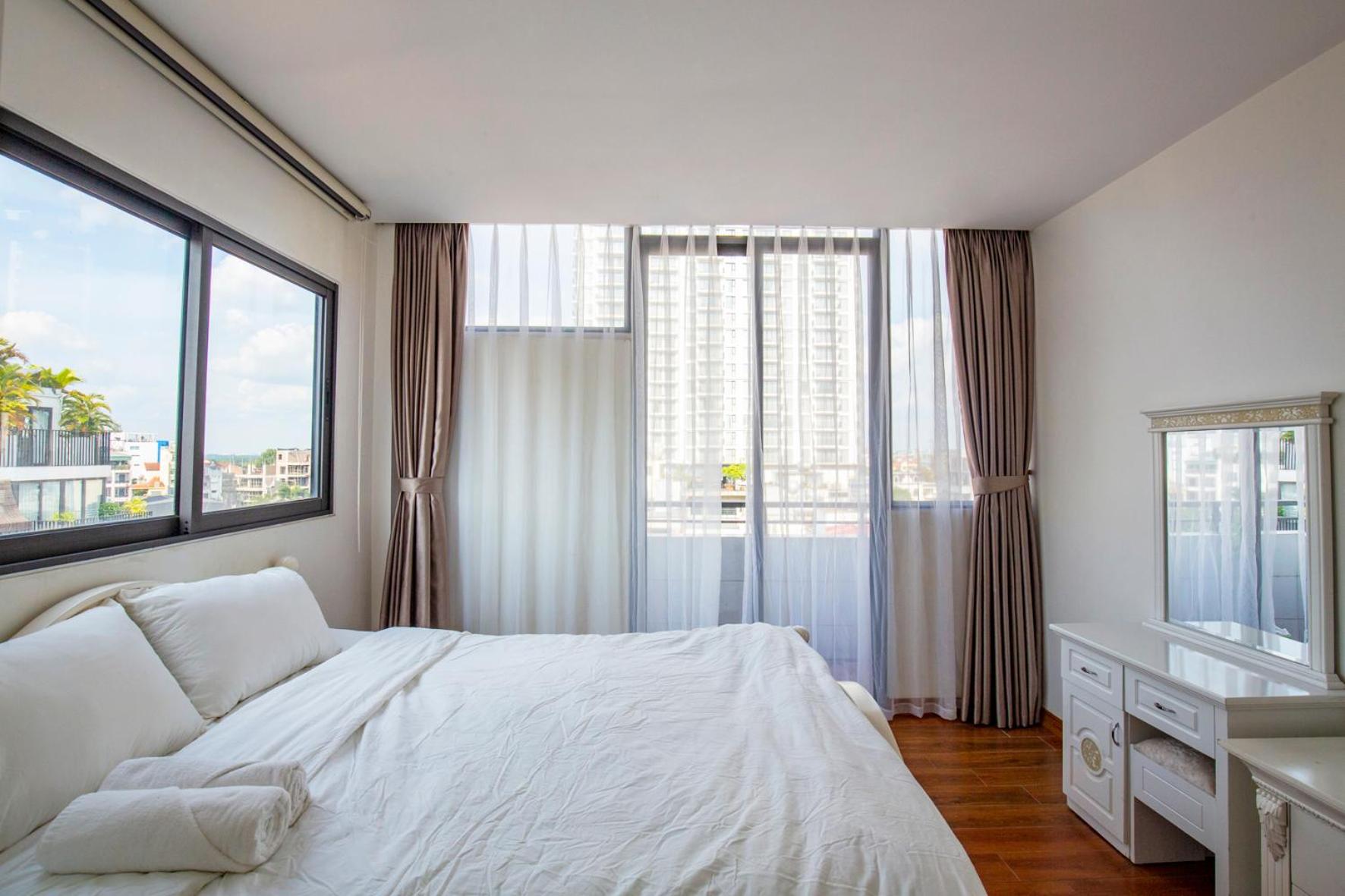 The Valley - Westlake Apartment