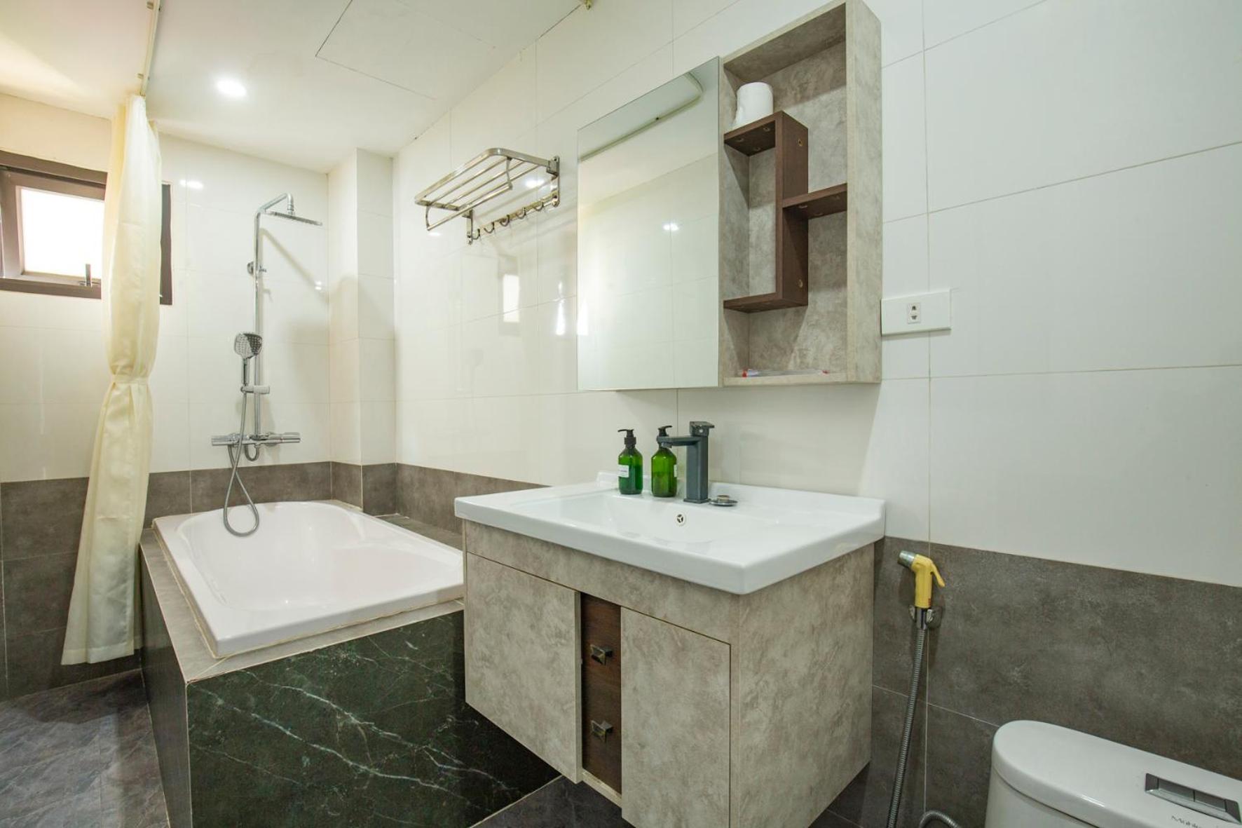 The Valley - Westlake Apartment