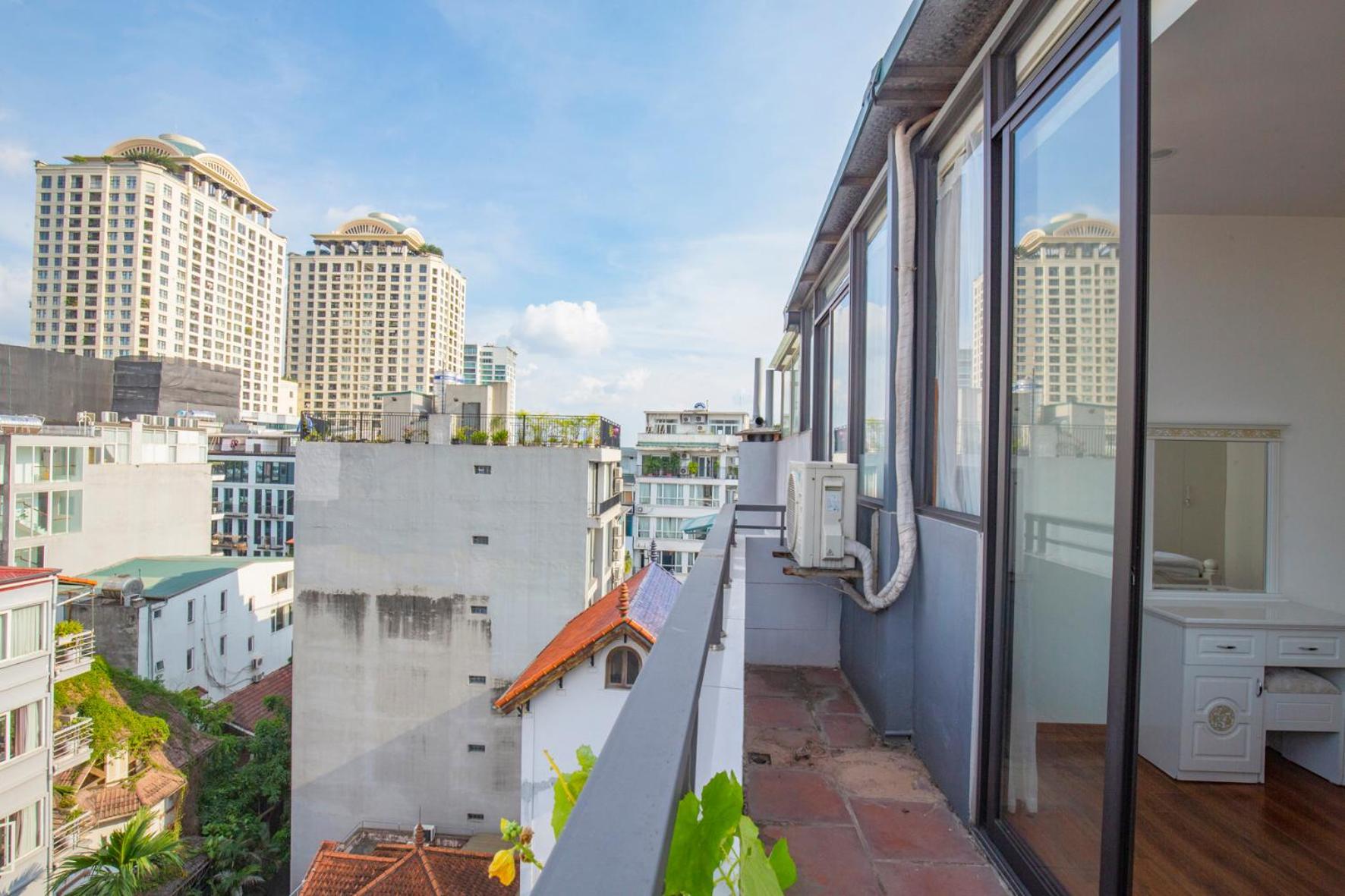 The Valley - Westlake Apartment