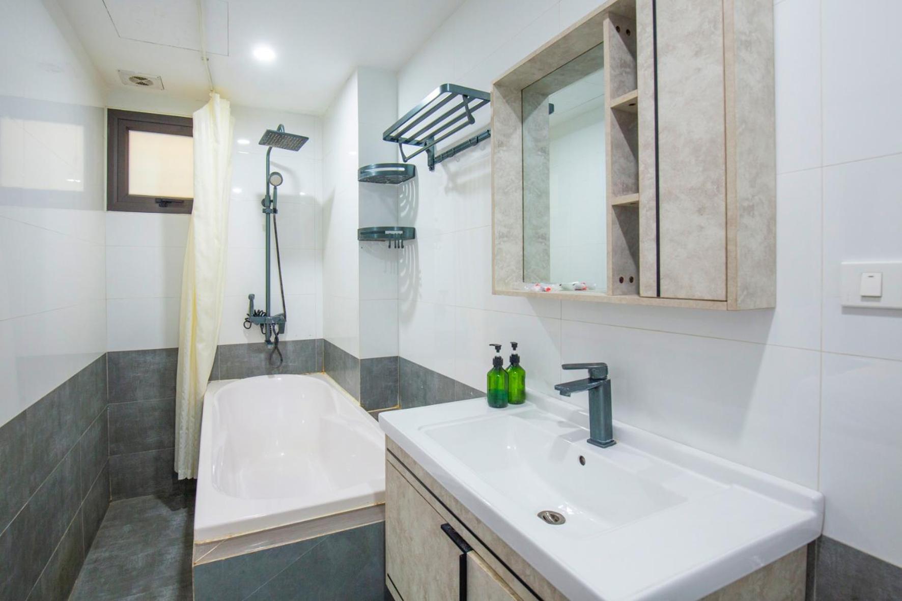 The Valley - Westlake Apartment