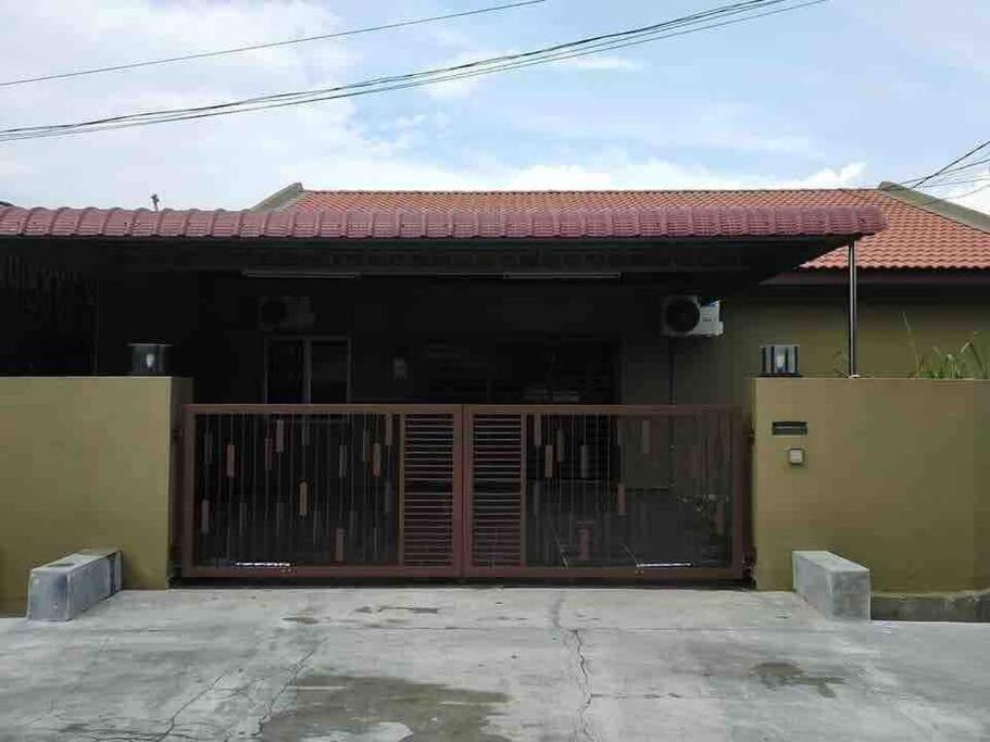 Hajah Umi Homestay Los World of Tambun Ipoh LWOT photo 3