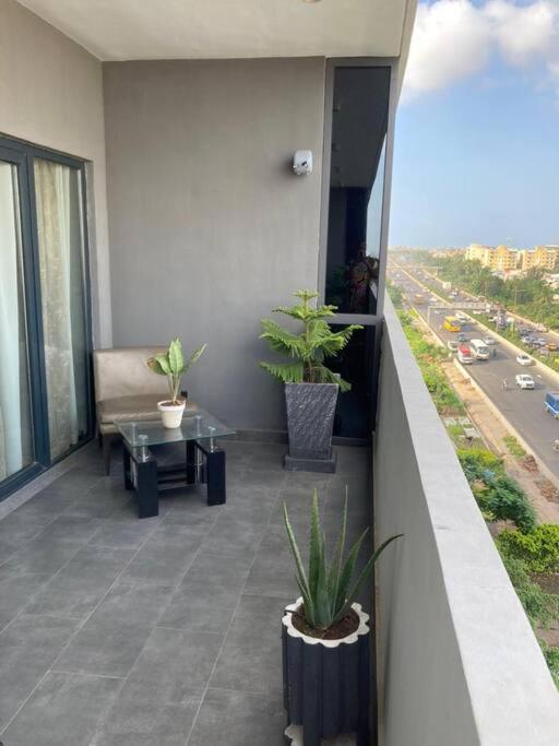 Luxurious Apt with Rooftop Pool view 5