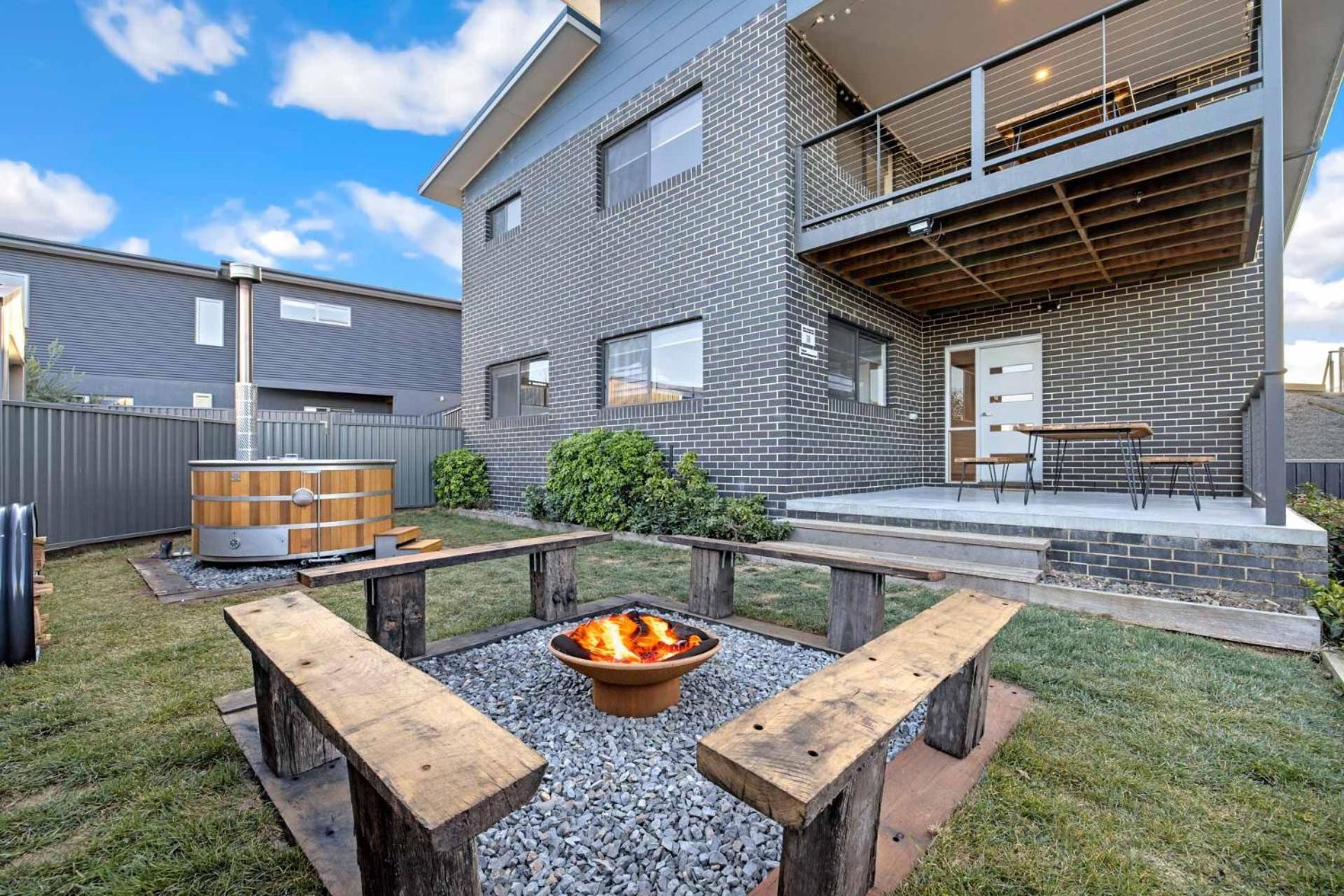Mountain G O A T - Wood Fired Hot Tub, Pool Table, Bike Storage, Ski Drying Room, Perfect for biking or ski trips!