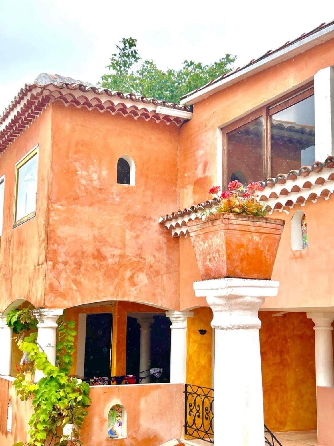 Loft dans villa d’artiste avec vue exceptionnelle.
