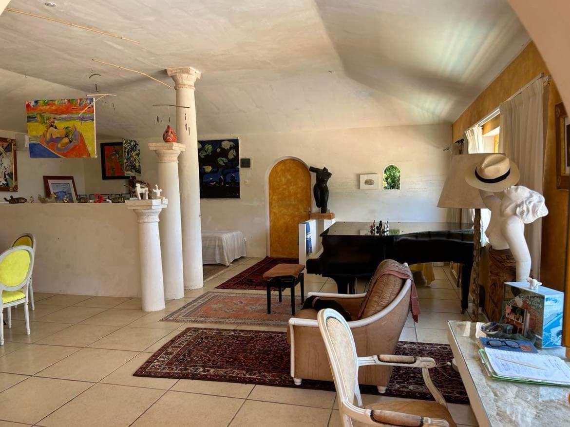 Loft dans villa d’artiste avec vue exceptionnelle.