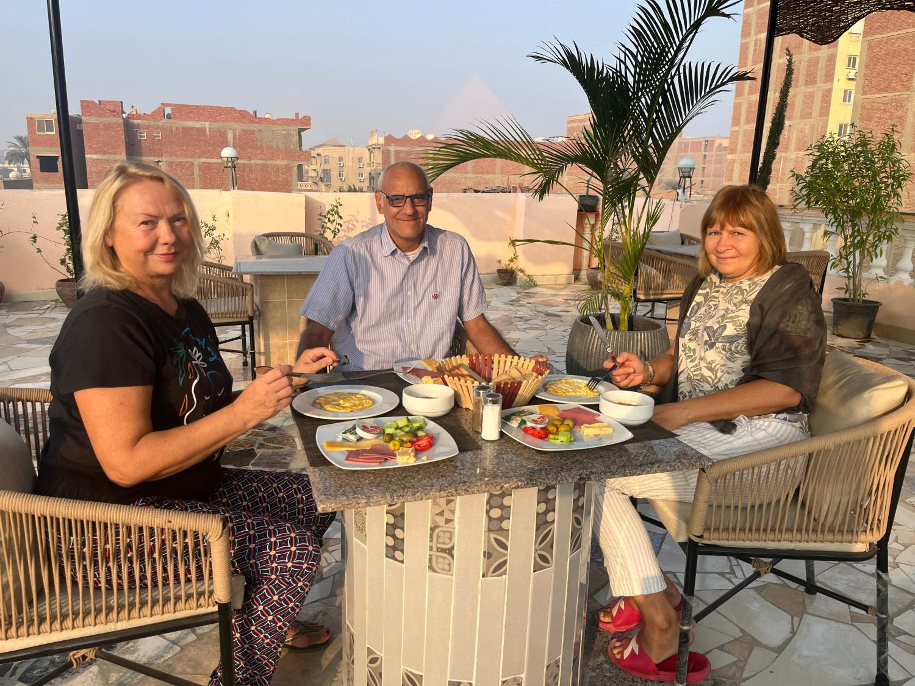 Badr pyramids inn