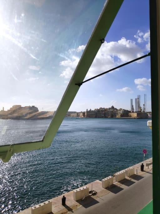 SeaFront Apartment In Valletta