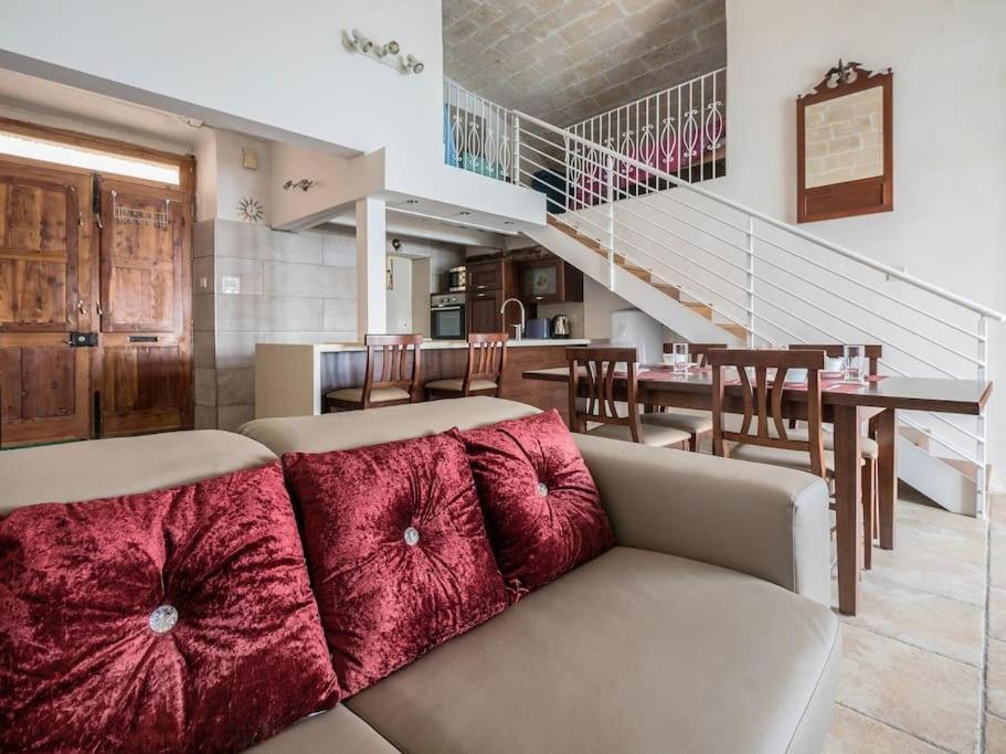 SeaFront Apartment In Valletta