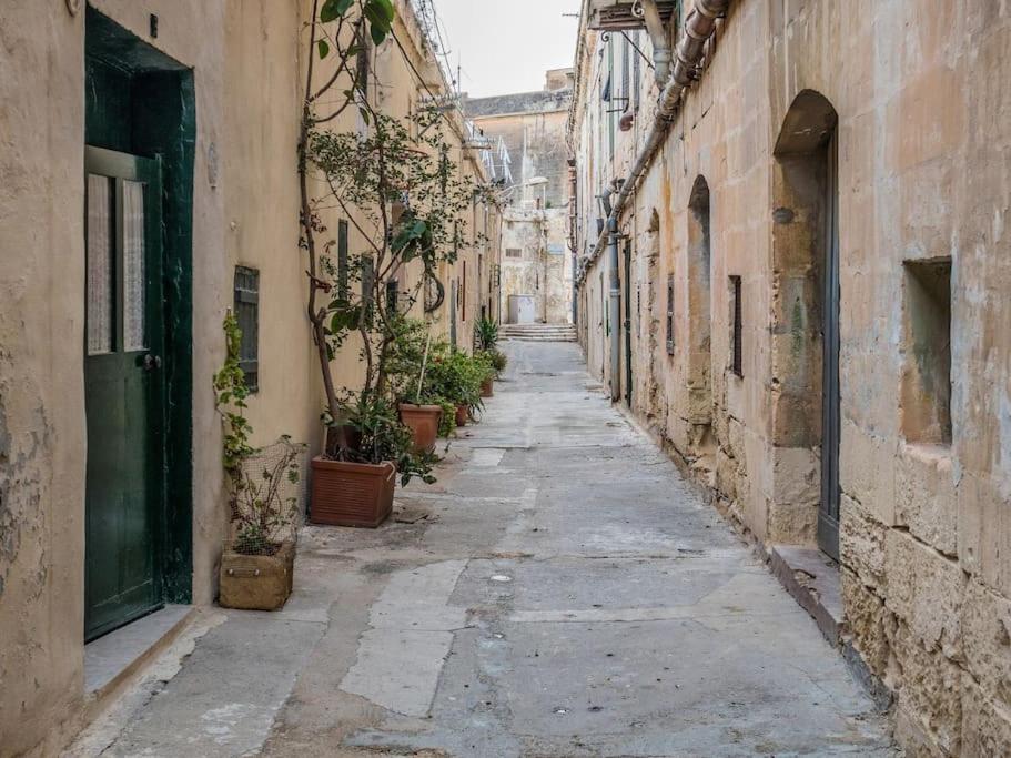 SeaFront Apartment In Valletta