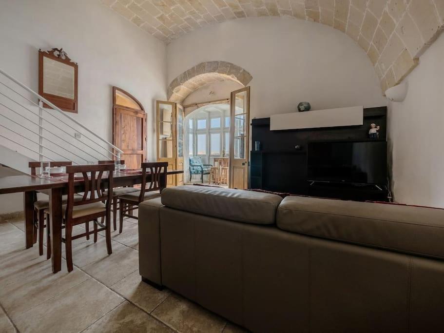 SeaFront Apartment In Valletta