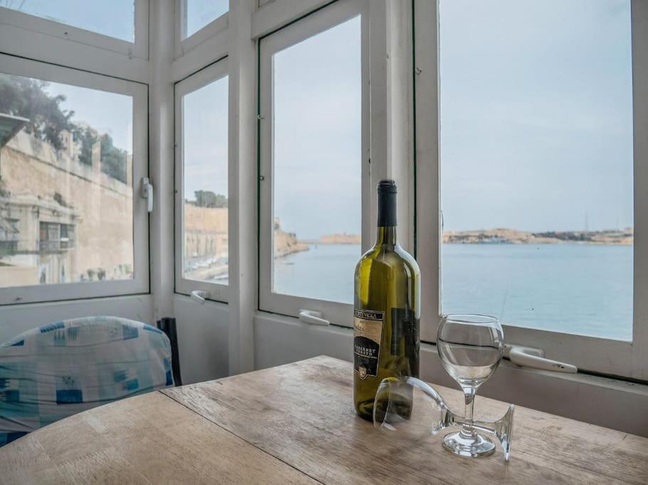 SeaFront Apartment In Valletta