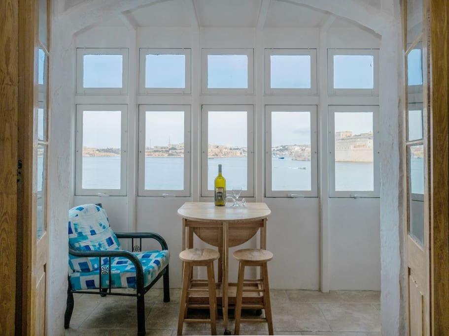 SeaFront Apartment In Valletta