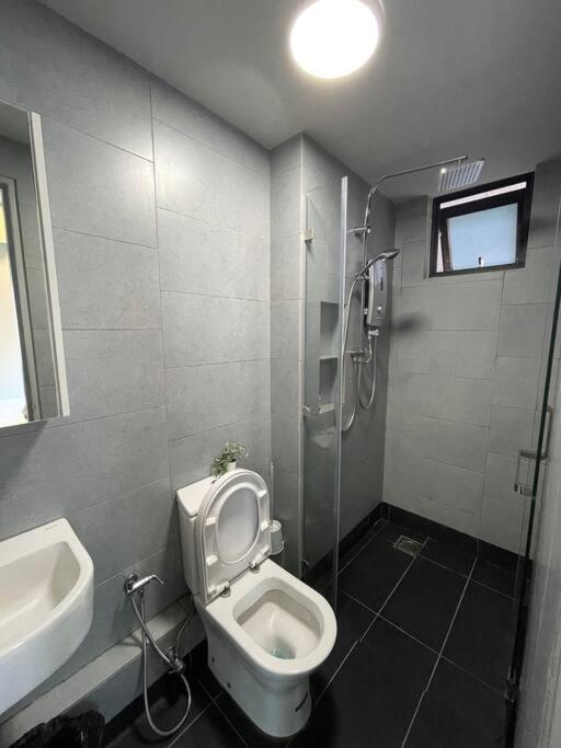 2Bedroom Jesselton Quay Sea & Mountain View4-5pax photo 5
